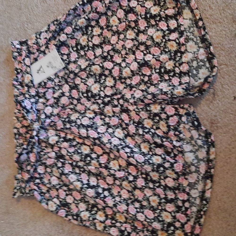 ⭐️NEW⭐️Floral shorts
